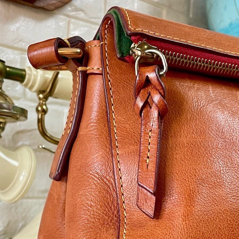 Vintage Dooney & Bourke Florentine Leather Laurel Crossbody Bag Purse - Picture 2 of 16